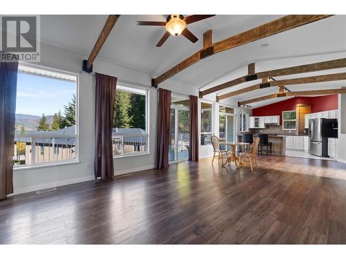 2592 Alpen Paradies Road Unit# 10, Blind Bay, BC - Indoor Photo Showing Living Room