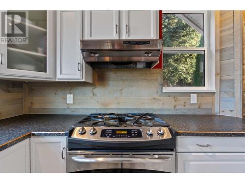 2592 Alpen Paradies Road Unit# 10, Blind Bay, BC - Indoor Photo Showing Kitchen