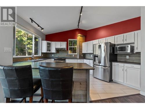 2592 Alpen Paradies Road Unit# 10, Blind Bay, BC - Indoor Photo Showing Kitchen