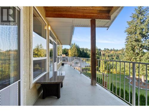 2592 Alpen Paradies Road Unit# 10, Blind Bay, BC - Outdoor With Exterior