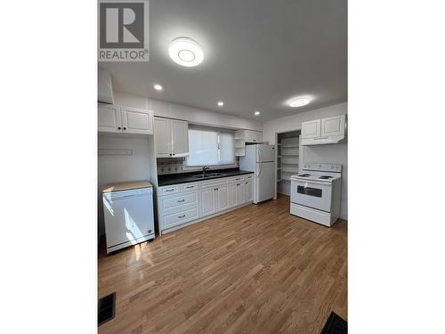 293 Poplar Street, Kamloops, BC - Indoor Photo Showing Kitchen