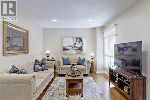 38 Rejane Crescent, Vaughan, ON - Indoor Photo Showing Living Room