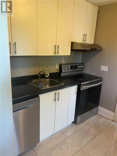 1098 Kent Avenue, Oakville, ON - Indoor Photo Showing Kitchen With Double Sink