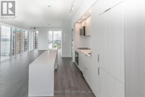 2105 - 370 Martha Street, Burlington, ON - Indoor Photo Showing Kitchen