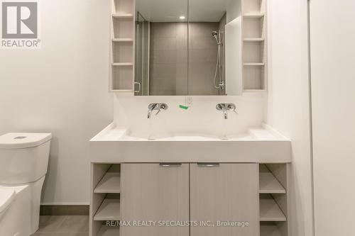 2105 - 370 Martha Street, Burlington, ON - Indoor Photo Showing Bathroom