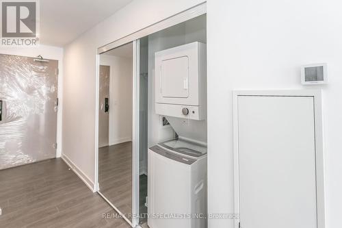 2105 - 370 Martha Street, Burlington, ON - Indoor Photo Showing Laundry Room