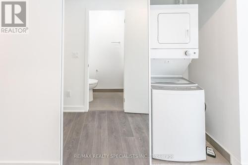 2105 - 370 Martha Street, Burlington, ON - Indoor Photo Showing Laundry Room