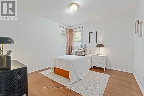 112 Stone Church Road W, Hamilton, ON - Indoor Photo Showing Bedroom