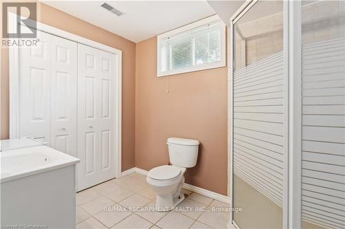 112 Stone Church Road W, Hamilton, ON - Indoor Photo Showing Bathroom