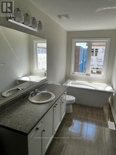 757 Derreen Avenue, Ottawa, ON - Indoor Photo Showing Bathroom