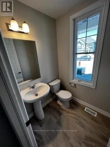 757 Derreen Avenue, Ottawa, ON - Indoor Photo Showing Bathroom