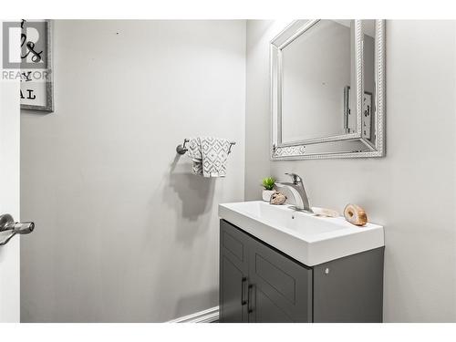 1404 41 Avenue, Vernon, BC - Indoor Photo Showing Bathroom