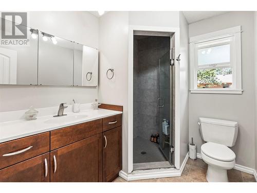 1404 41 Avenue, Vernon, BC - Indoor Photo Showing Bathroom