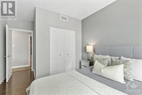 242 Rideau Street Unit#2409, Ottawa, ON - Indoor Photo Showing Bedroom