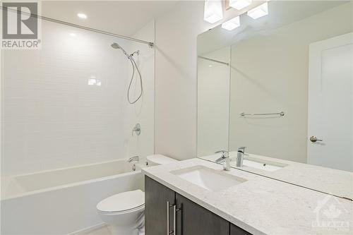 main bathroom - 143 Boundstone Way, Kanata, ON - Indoor Photo Showing Bathroom