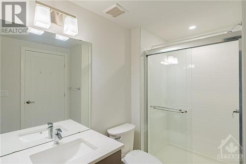 full bathroom with a shower in the first floor - 143 Boundstone Way, Kanata, ON - Indoor Photo Showing Bathroom