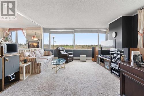 1002A, 500 Eau Claire Avenue Sw, Calgary, AB - Indoor Photo Showing Living Room