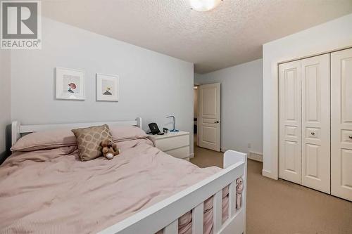 11 Crestridge Way Sw, Calgary, AB - Indoor Photo Showing Bedroom