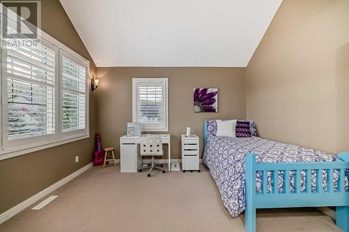 11 Crestridge Way Sw, Calgary, AB - Indoor Photo Showing Bedroom