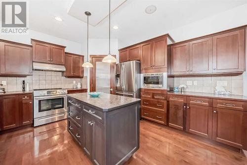 11 Crestridge Way Sw, Calgary, AB - Indoor Photo Showing Kitchen