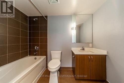 916 - 320 Richmond Street E, Toronto, ON - Indoor Photo Showing Bathroom