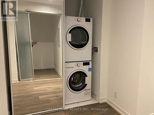 4108 - 950 Portage Parkway, Vaughan, ON - Indoor Photo Showing Laundry Room