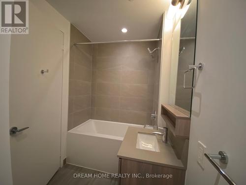 4108 - 950 Portage Parkway, Vaughan, ON - Indoor Photo Showing Bathroom