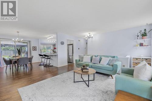 57 Holland River Boulevard, East Gwillimbury, ON - Indoor Photo Showing Living Room