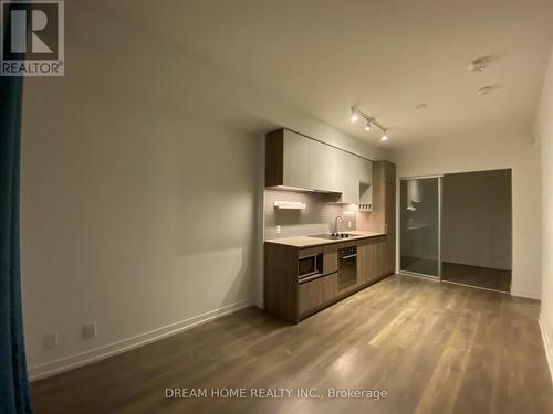 4108 - 950 Portage Parkway, Vaughan, ON - Indoor Photo Showing Kitchen