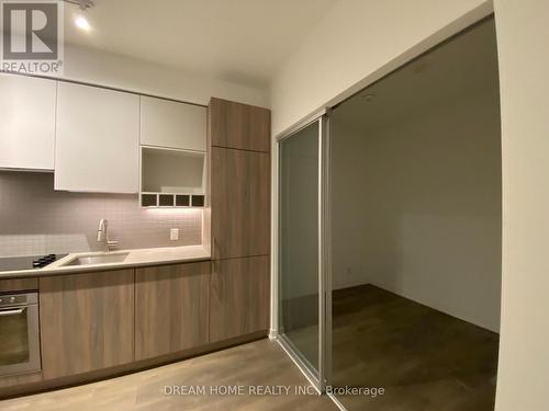 4108 - 950 Portage Parkway, Vaughan, ON - Indoor Photo Showing Kitchen