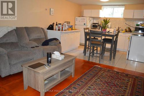 Lower - 342 Wenlock Street, Richmond Hill, ON - Indoor Photo Showing Kitchen