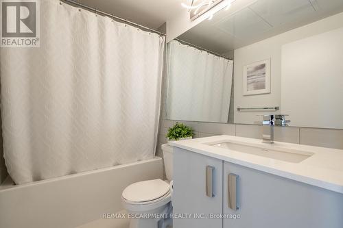 2302 - 30 Gibbs Road, Toronto, ON - Indoor Photo Showing Bathroom