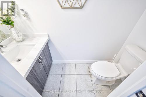 40 Conklin Crescent, Aurora, ON - Indoor Photo Showing Bathroom