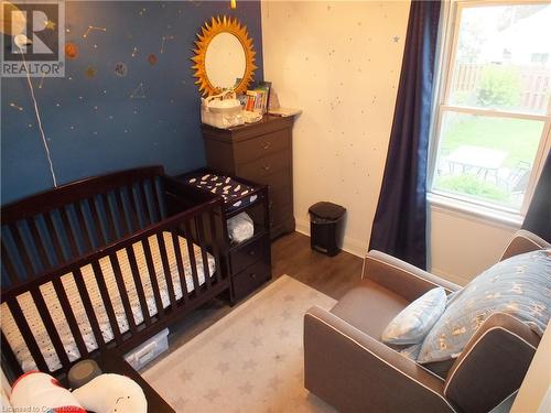 101 Albany Avenue, Hamilton, ON - Indoor Photo Showing Bedroom