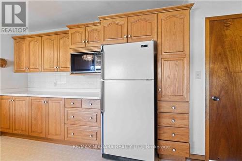 6702 Margaret Street, Niagara Falls, ON - Indoor Photo Showing Kitchen