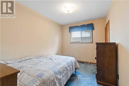 6702 Margaret Street, Niagara Falls, ON - Indoor Photo Showing Bedroom