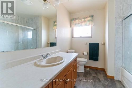 6702 Margaret Street, Niagara Falls, ON - Indoor Photo Showing Bathroom