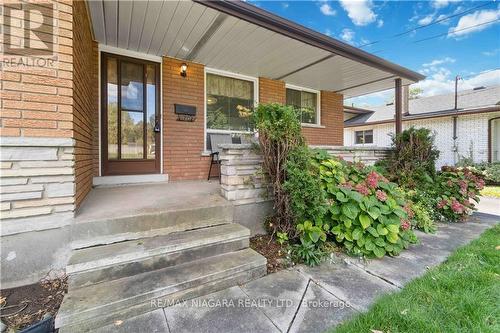 6702 Margaret Street, Niagara Falls, ON - Outdoor