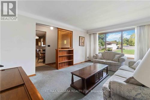 6702 Margaret Street, Niagara Falls, ON - Indoor Photo Showing Living Room