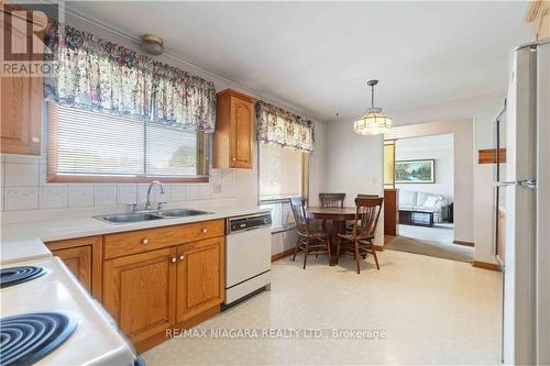 6702 Margaret Street, Niagara Falls, ON - Indoor Photo Showing Kitchen With Double Sink