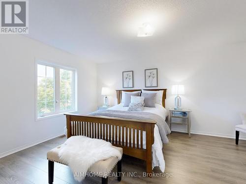 86 Banbrooke Crescent, Newmarket, ON - Indoor Photo Showing Bedroom