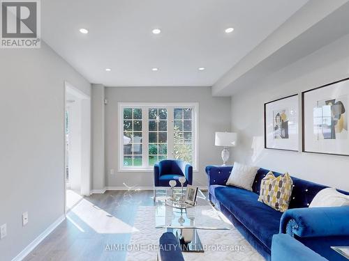 86 Banbrooke Crescent, Newmarket, ON - Indoor Photo Showing Living Room