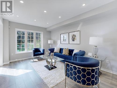 86 Banbrooke Crescent, Newmarket, ON - Indoor Photo Showing Living Room