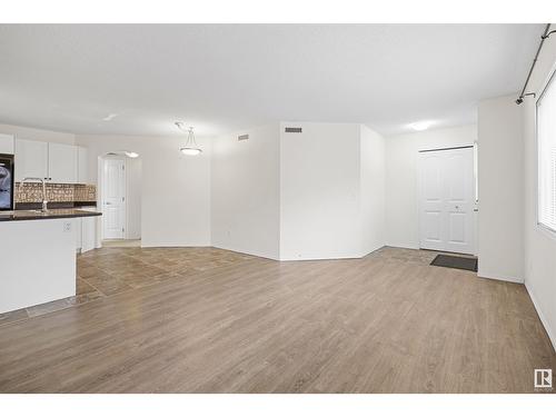 #73 604 62 St Sw, Edmonton, AB - Indoor Photo Showing Kitchen With Double Sink