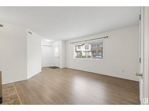 #73 604 62 St Sw, Edmonton, AB - Indoor Photo Showing Living Room