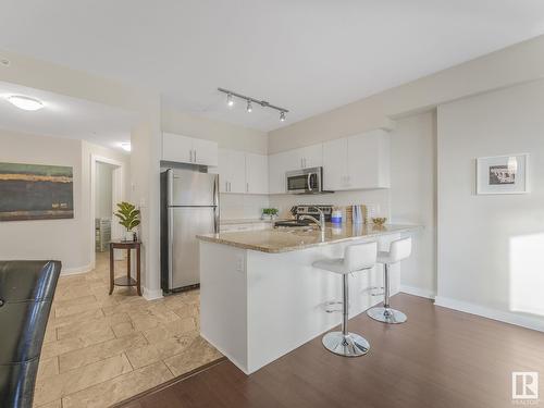 #1905 10152 104 St Nw, Edmonton, AB - Indoor Photo Showing Kitchen