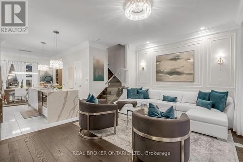 869 Clark Avenue W, Vaughan, ON - Indoor Photo Showing Living Room