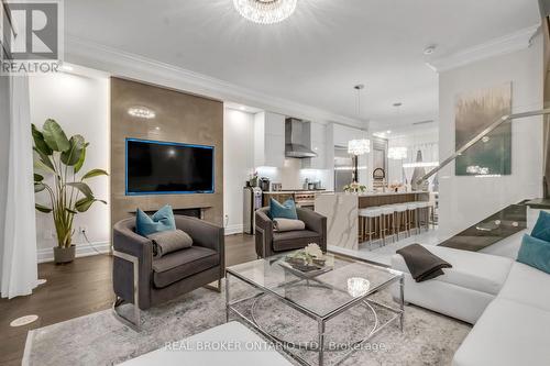 869 Clark Avenue W, Vaughan, ON - Indoor Photo Showing Living Room