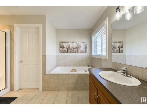 21906 94A Av Nw, Edmonton, AB - Indoor Photo Showing Bathroom