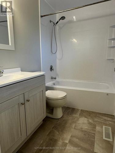 25 Chaucer Crescent, Barrie, ON - Indoor Photo Showing Bathroom